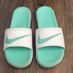 Women’s Nike Slides Size 8